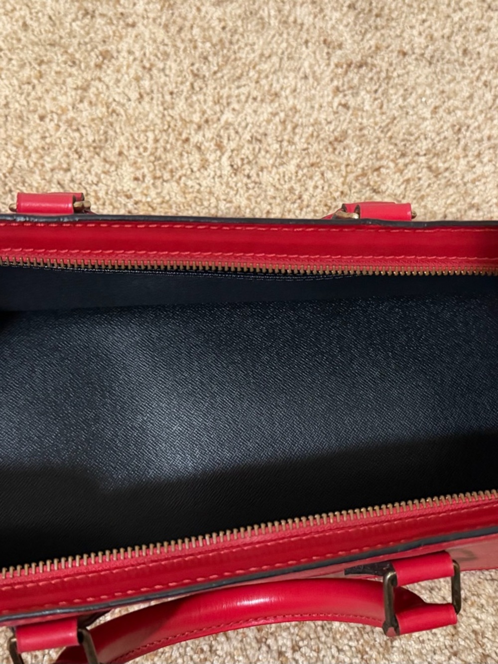 Louis Vuitton Epi Sac Triangle bag w/ matching wallet. Very unique bag. - Picture 3 of 14